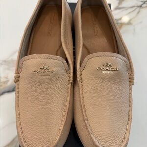 New ✨Coach  - Mary Lock Up Pebble Grain Leather Beechwood Slip-On Shoes